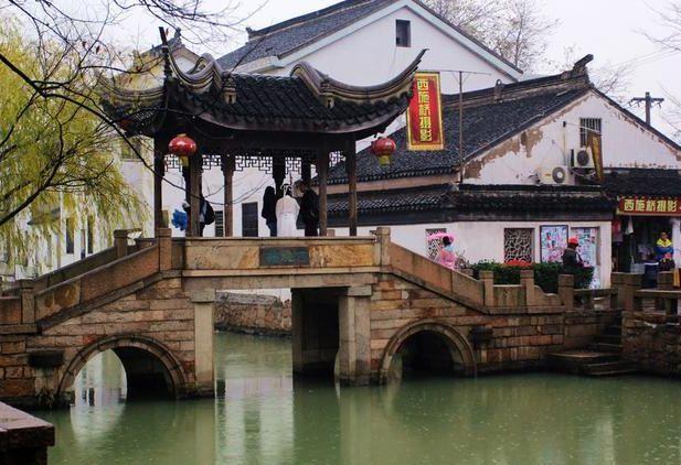 逃离空旷大街